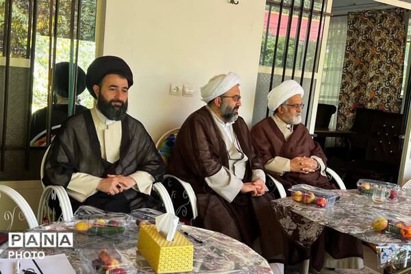آیین تقدیر از اعضای ستاد نماز جمعه فیروزکوه با حضور مدیر دفتر نمایندگی شورای سیاست‌گذاری ائمه جمعه استان تهران