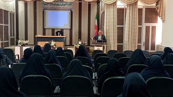 نشست توانمندسازی مدیران و مشاوران مدارس بن با محوریت پیشگیری از آسیب‌های اجتماعی