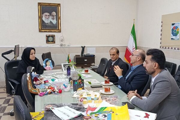  نمایشگاه فرهنگی و هنری دبیرستان عترت