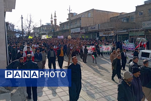 راهپیمایی یوم‌الله ۲۲بهمن با حضور گسترده مردم و نهادها در بانه