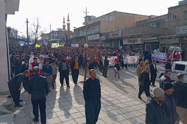راهپیمایی یوم‌الله ۲۲بهمن با حضور گسترده مردم و نهادها در بانه