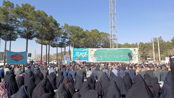اقامه نماز با شکوه عید فطر به امامت امام جمعه حبیب آباد