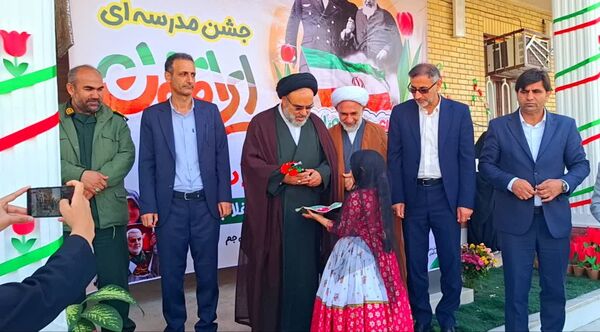 وقتی مدرسه صحنه انقلاب شد؛ زنگی که با سرود و افتخار نواخته شد