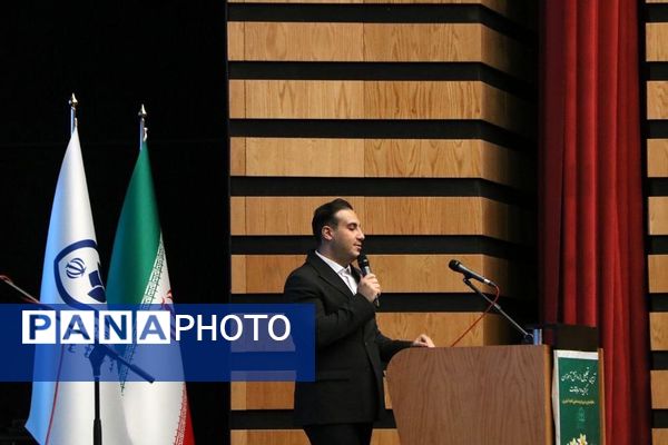 تقدیر از دانش‌آموزان برتر حوزه فرهنگی و هنری در آموزش و پرورش ناحیه یک شهرری