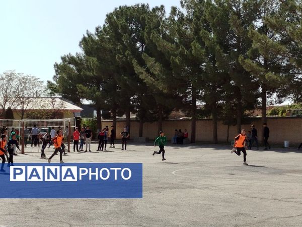 المپیاد درون مدرسه‌ای در مدرسه شهید اسکندری کاشمر