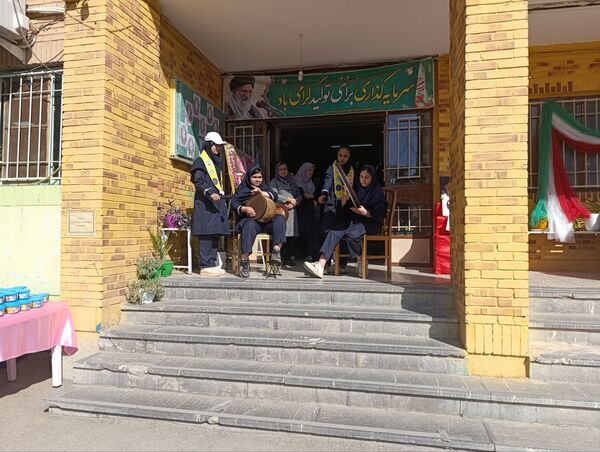 بزرگداشت روز دانش آموز در دبیرستان شاهد قدسیان 