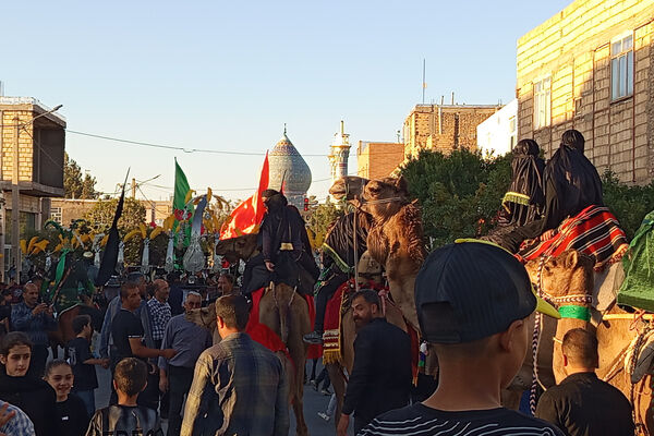 استقبال از ماه محرم با آیین سنتی چاووش‌خوانی در شهر بهمن