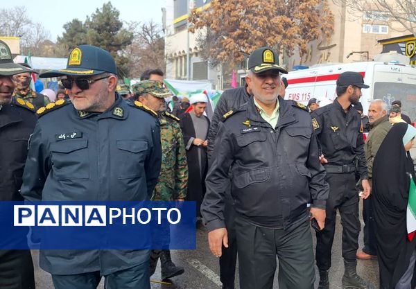 حضور خادمان امنیت در راهپیمایی ۲۲ بهمن