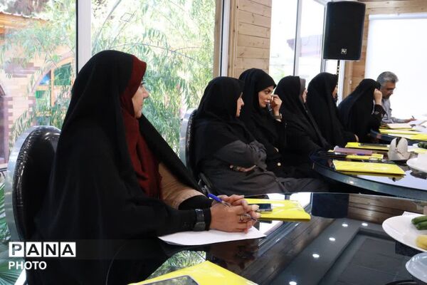 هم‌افزایی مدیران سوادآموزی پایتخت در منطقه ۱۴؛ گامی نو در توانمندسازی کارکنان