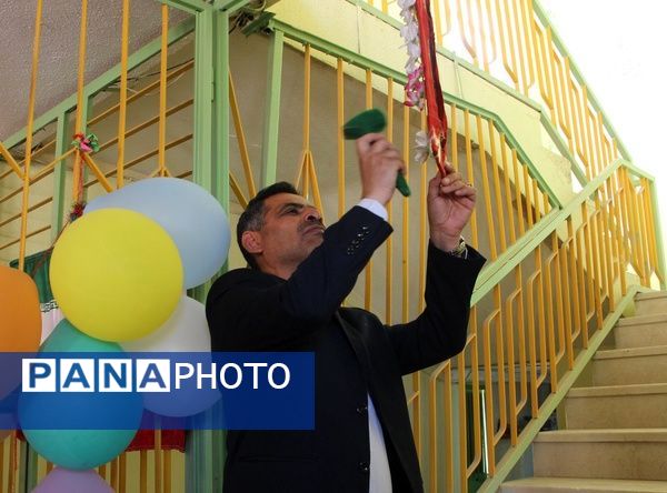 نواختن زنگ بازگشایی مدارس همزمان با سراسر کشور در رودان 