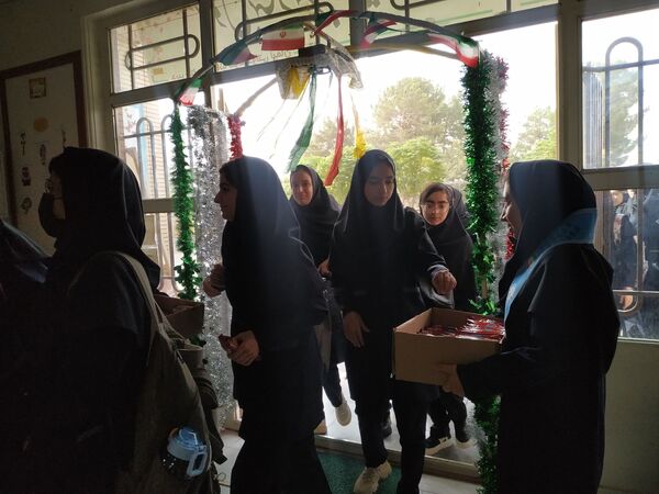جشن آغاز سال تحصیلی جدید در دبیرستان نمونه ایمان 