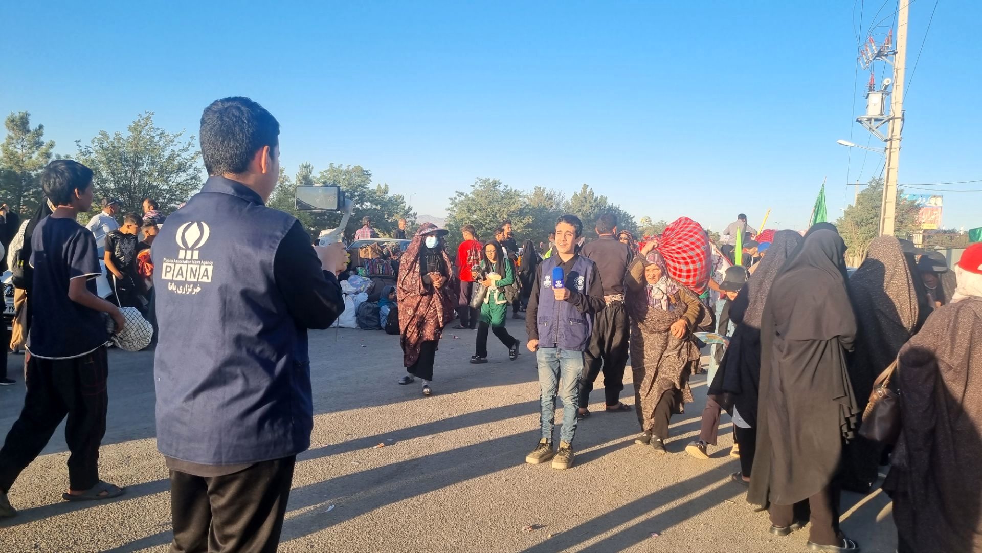 سفری از دل تا دل پیاده روی زائران از ملک آباد تا مشهد و مهربانی های شگفت انگیز در راه 