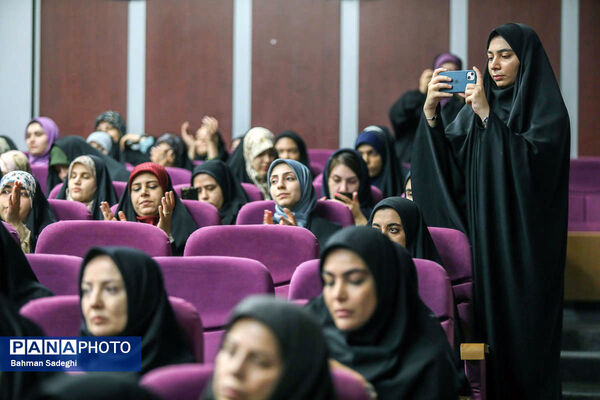 مراسم گرامیداشت روز معلم و تجلیل از اساتید نمونه دانشگاه فرهنگیان