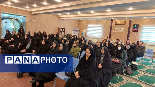 جلسه آموزش خانواده در دبستان دخترانه شاهد تحقیقی ناحیه۶