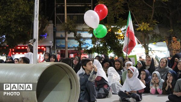 شبی در میدان با خانواده های شهدای مدرسه میناب