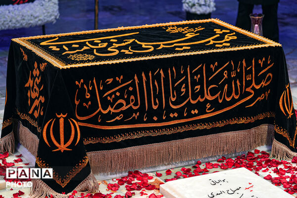 آماده سازی قبر مطهر رهبر شهید انقلاب
