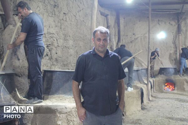 آماده‌سازی حلیم عاشورا در روستای اسحاق‌آبادی نیشابور