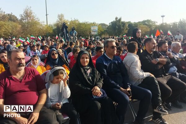 گام‌هایی برای سلامتی و نشاط خانواده‌ها؛ پیاده‌روی خانوادگی در شهر قدس