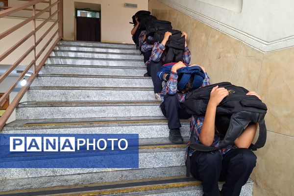 مانور زلزله در دبستان معارف 6 ناحیه 3