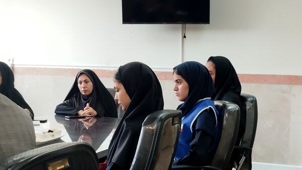 جلسه همکاری کمیته امداد و شورای دانش‌آموزی در آموزش و پرورش ناحیه ۲ کرج و شهرستان فردیس 