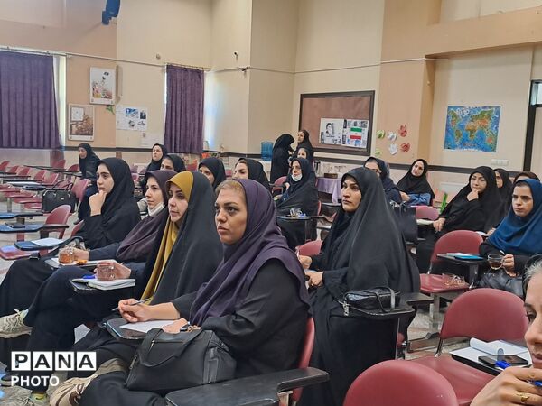 نخستین نشست هم‌اندیشی مراقبین سلامت منطقه ۱۰ تهرا‌ن در سال تحصیلی جدید