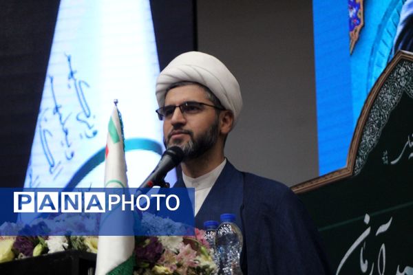 آیین تجلیل از برگزیدگان چهل و دومین دوره مسابقات فرهنگی و هنری دانش‌آموزان شهر تهران