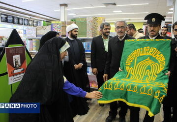 جشن دوسالگی فروشگاه لوازم التحریر پروا با خدام حرم رضوی در شهر یزد
