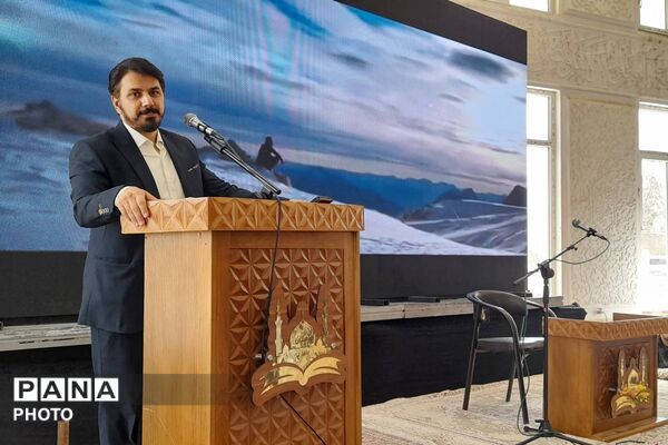 تجلیل از برگزیدگان در اختتامیه مسابقات قرآن، عترت و نماز