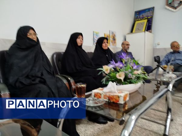 نشست هم‌اندیشی پیشکسوتان امورتربیتی با معاون پرورشی  و تربیت بدنی کاشمر