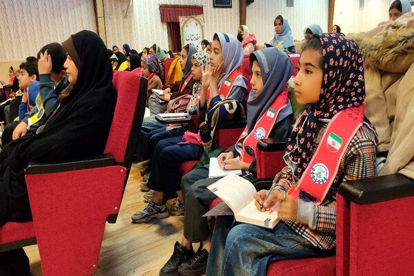 کلاس آموزشی خبرنگاری در کانون مهر تابان نیشابور