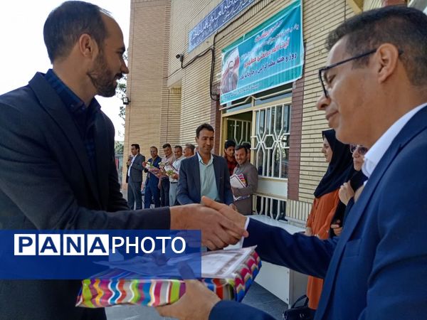 مراسم تقدیر از دبیران دبیرستان نمونه آیت الله خامنه‌ای