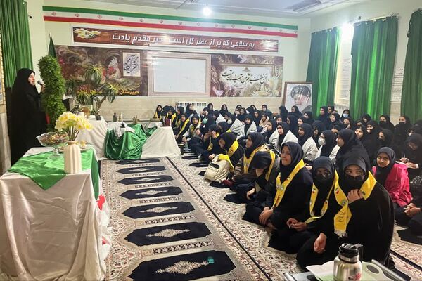 برگزاری مراسم یادواره شهدا در آموزشگاه شاهد 16