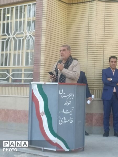 نواخته شدن زنگ مهر در دبیرستان نمونه شهید آیت‌الله خامنه‌ای 