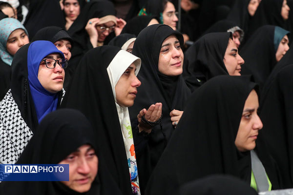 دیدار هزاران نفر از کارگران سراسر کشور با رهبر انقلاب