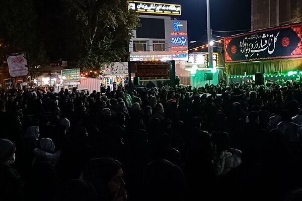 شکوه حماسه حضور مردم ورامین در مراسم تشییع نمادین و مراسم شام غریبان حضرت زهرا(س)