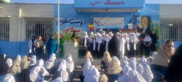تجلیل  از پرستاران در دبستان سمیه 