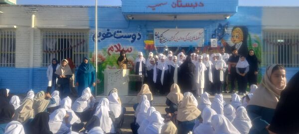 تجلیل  از پرستاران در دبستان سمیه 