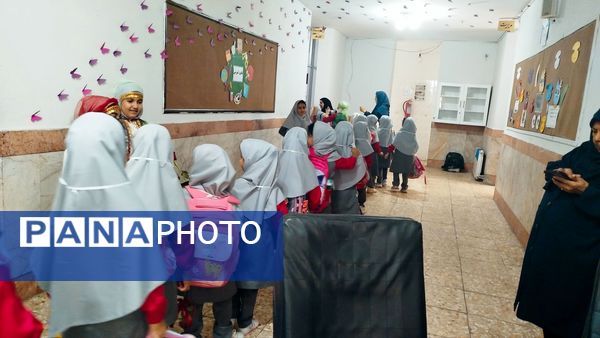 جشن شکوفه ها در دبستان نیایش 