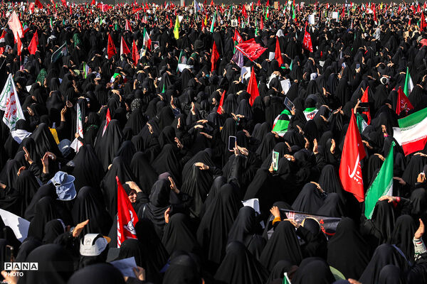 وداع با پیکر مطهر امام شهید امت در مصلای امام خمینی(ره)