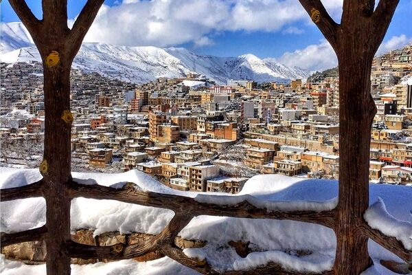 بارش برف و شادی مردم پاوه