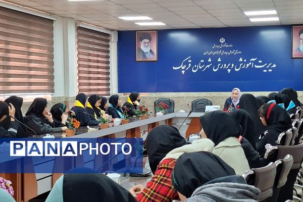 جلسه هم‌افزایی و توانمندسازی دانش‌آموزان جدیدالورود خبرگزاری پانا قرچک