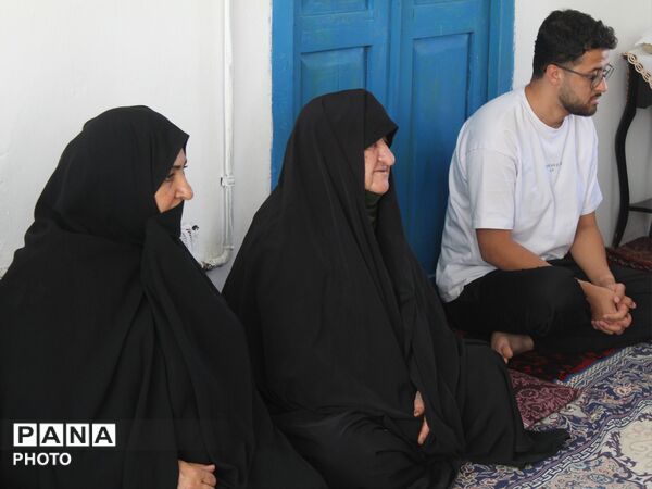 دیدار مسئولان بسیج سازندگی و بسیجیان با خانواده شهید علی ایمانی در شوقان