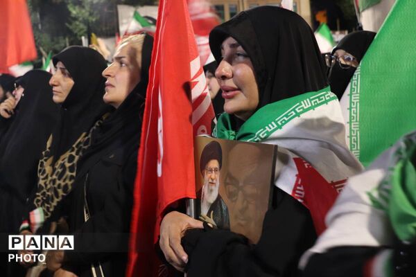 میدان ساعت تبریز میزبان اجتماع پرشور مردم آذربایجان شرقی در مراسم شام غریبان «آقای شهید ایران»