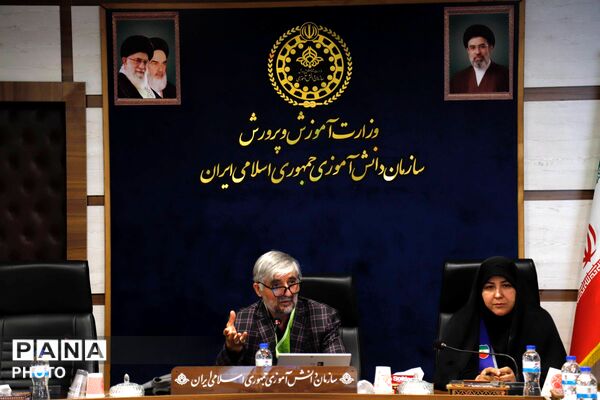 نشست هم‌اندیشی مسئولان دانش‌آموزی تهران با محور آموزش مربیان و مدیریت مصرف انرژی
