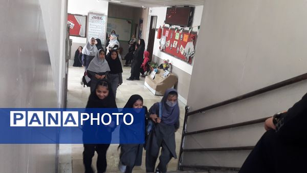 آیین بازگشایی مدارس و نواختن زنگ مهر ایثار وشهادت در دبیرستان میرزا جعفر سروقد