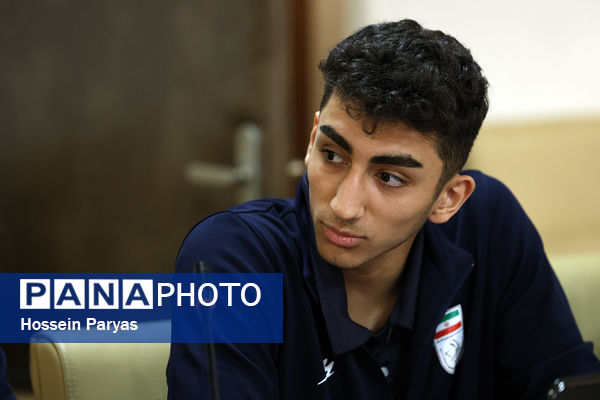 نشست صمیمی معاون تربیت بدنی و سلامت با ورزشکاران و کادر فنی تیم ملی والیبال دانش‌آموزی