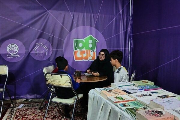 والدین با جایگزینی محصولات آموزشی هدفمند، مانع از آسیب‌های تربیتی فرزندان شوند