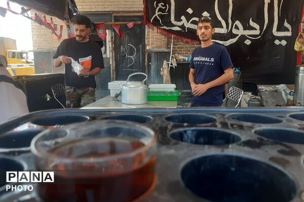دانش‌آموزان خادم در موکب عشاق‌الحسین(ع)