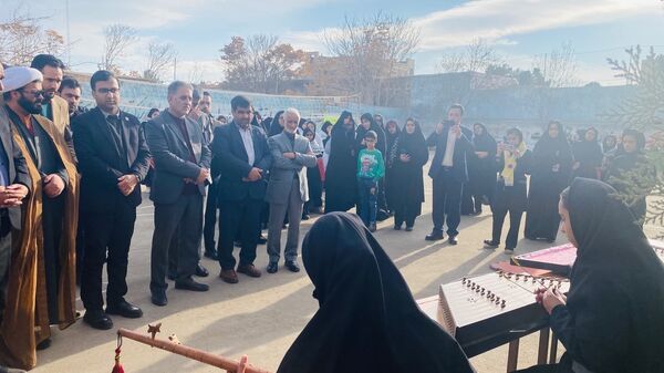 آغاز رسمی مسابقات فرهنگی هنری با نواختن زنگ جشنواره فردا و جشنواره ماها در مدرسه تکتم 