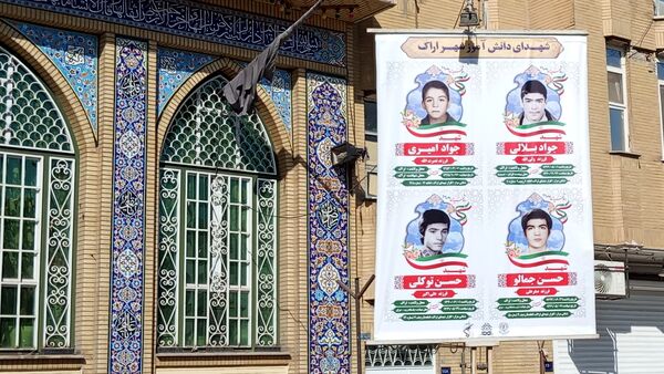 حضور پرشور دانش آموزان اراکی در یوم الله 13 آبان 